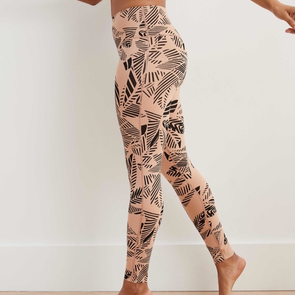 Aerie Move Printed High Waisted 7/8 Legging - Picture 2 of 13